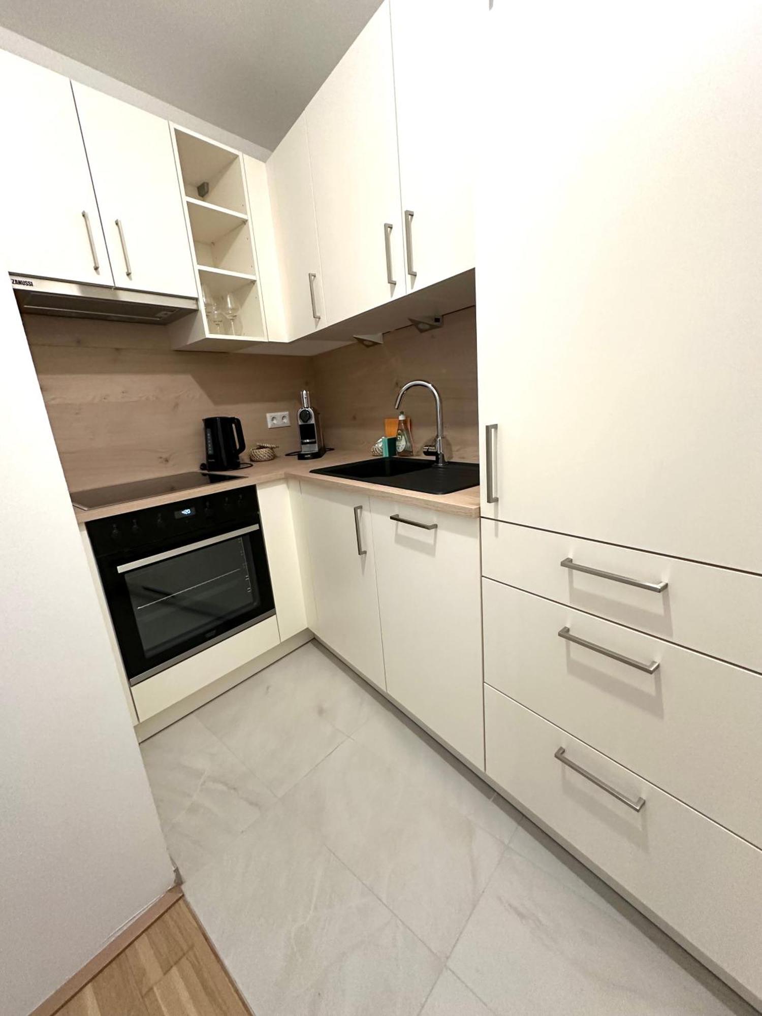 Coho City Apartments Mit Hauseigener Tiefgarage Vienna Exterior photo