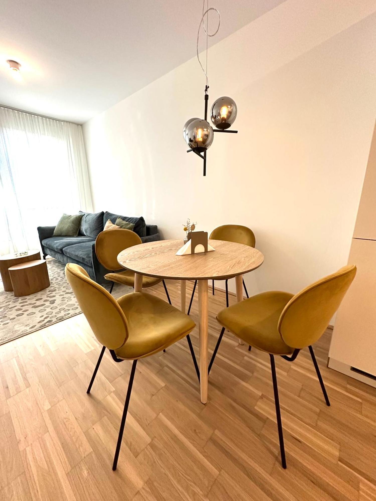 Coho City Apartments Mit Hauseigener Tiefgarage Vienna Exterior photo