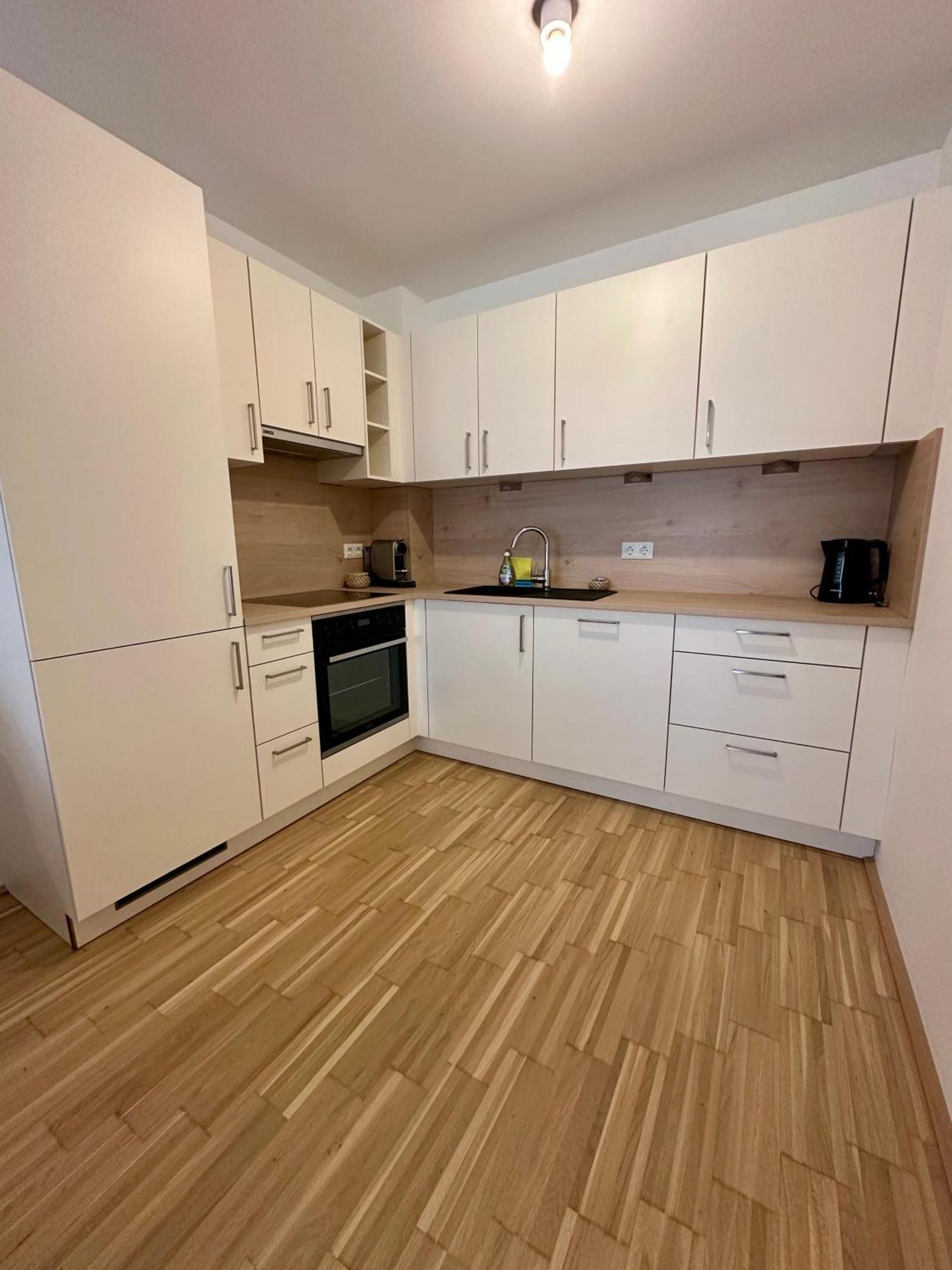 Coho City Apartments Mit Hauseigener Tiefgarage Vienna Exterior photo